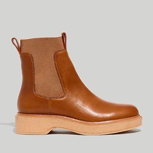 Madewell The Camryn Chelsea Boot in Leather English Saddle / Rain resistant